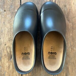 Nora Italian Garden Clogs (Gardenheir Clogs) - EU 43/US10-10.5